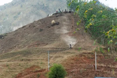 how to ride steep down hills safely (off-road motorbike training in Hanoi)