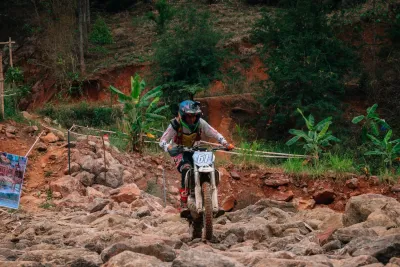 Mastering the Right Body Position for Off-Road Dirt Bike Riding in Hanoi